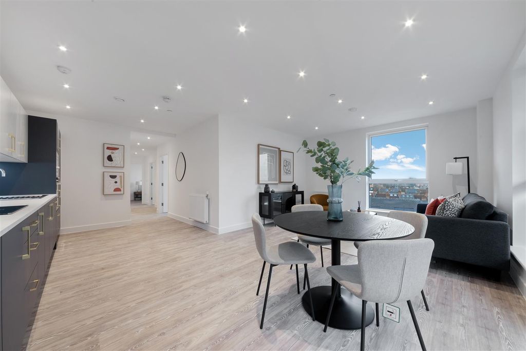 Property photo 2 of 15 Dukes Road, 3, 141-34.Jpg