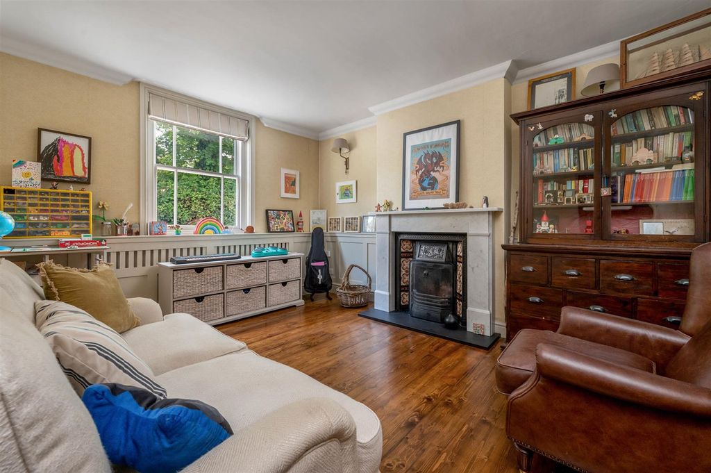 Property photo 3 of 30 The White House Web Ph-31.Jpg