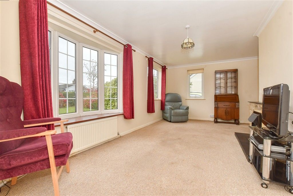 Property photo 3 of 13 Lounge