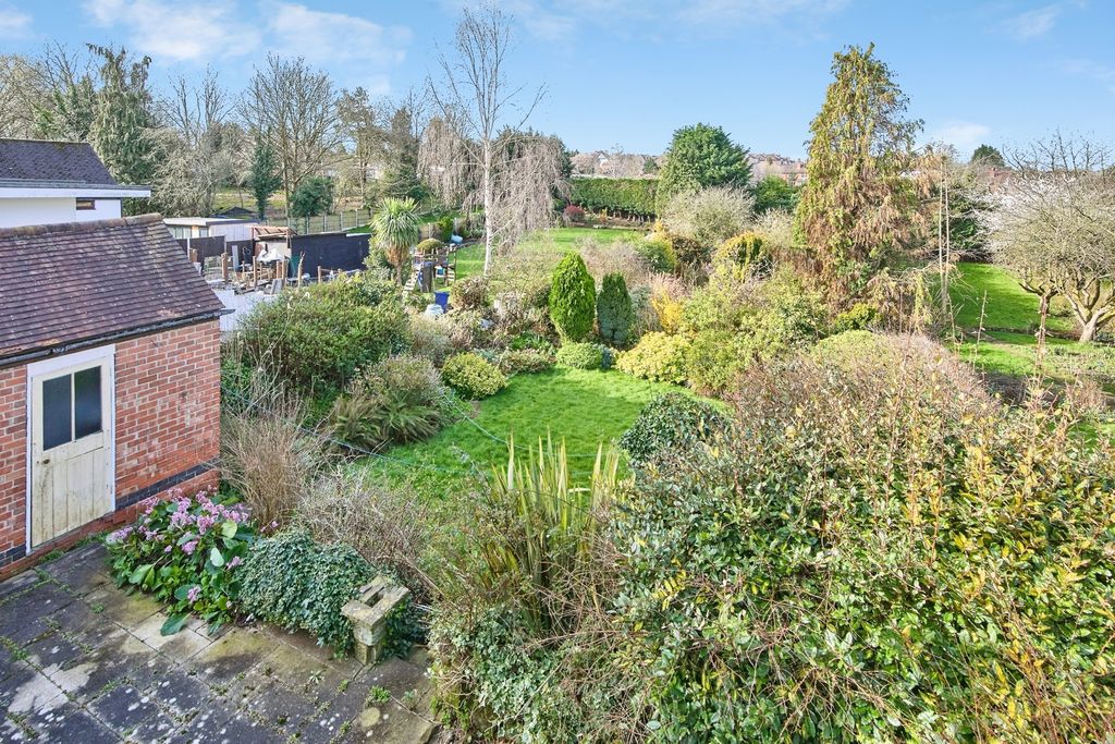 Property photo 3 of 18 Garden