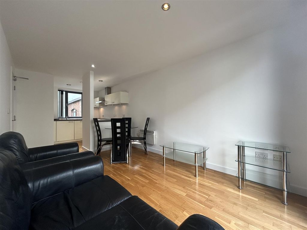 Property photo 1 of 12 Livingroom (3).Jpeg