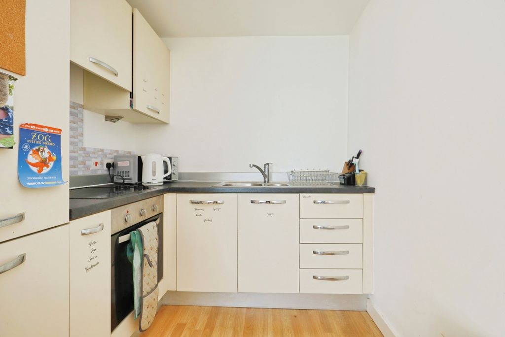 Property photo 2 of 9 Kitchen