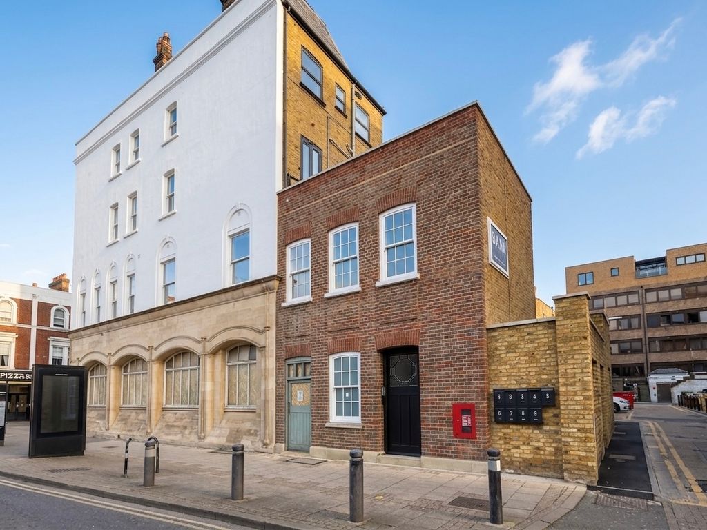 Property photo 2 of 7 Balcony