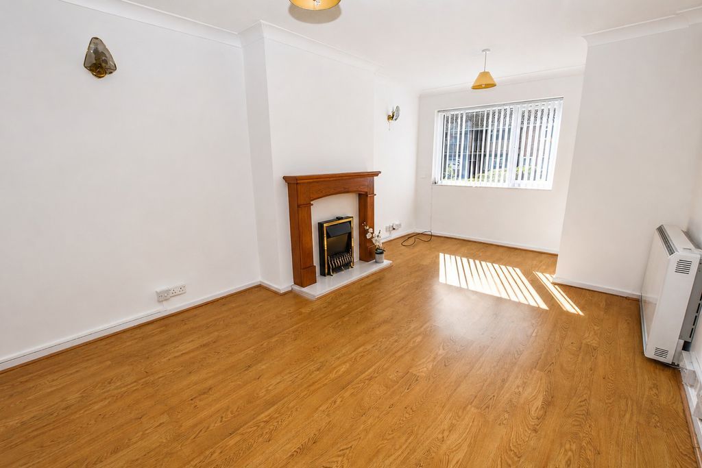 Property photo 3 of 11 Photo 8