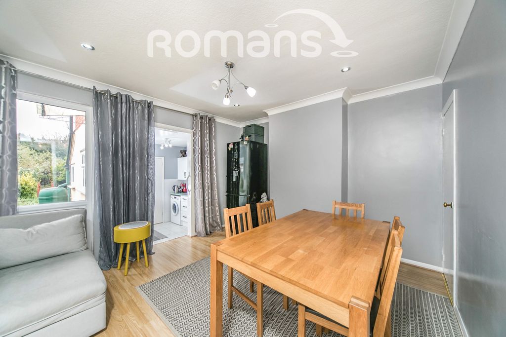 Property photo 3 of 9 40525901-4132-4Fed-8