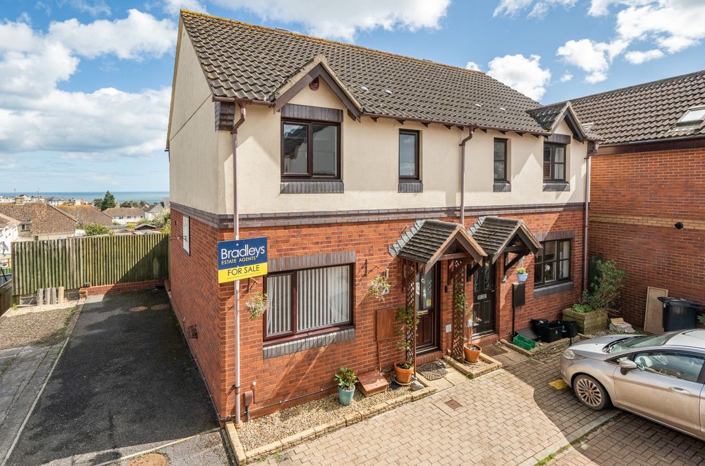 Property photo 1 of 18 1 - Front