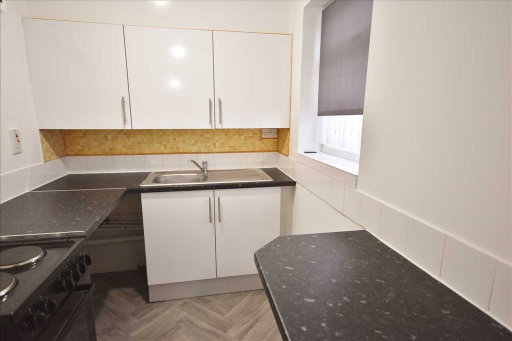 Property photo 3 of 5 Kitchen