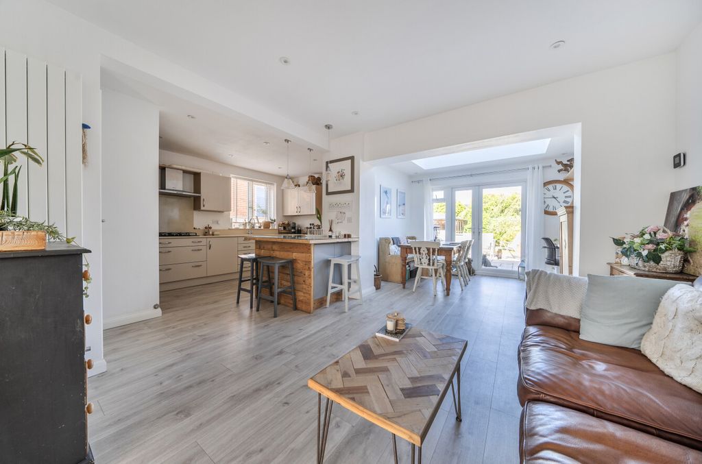 Property photo 3 of 23 1472145-10-6A287c...