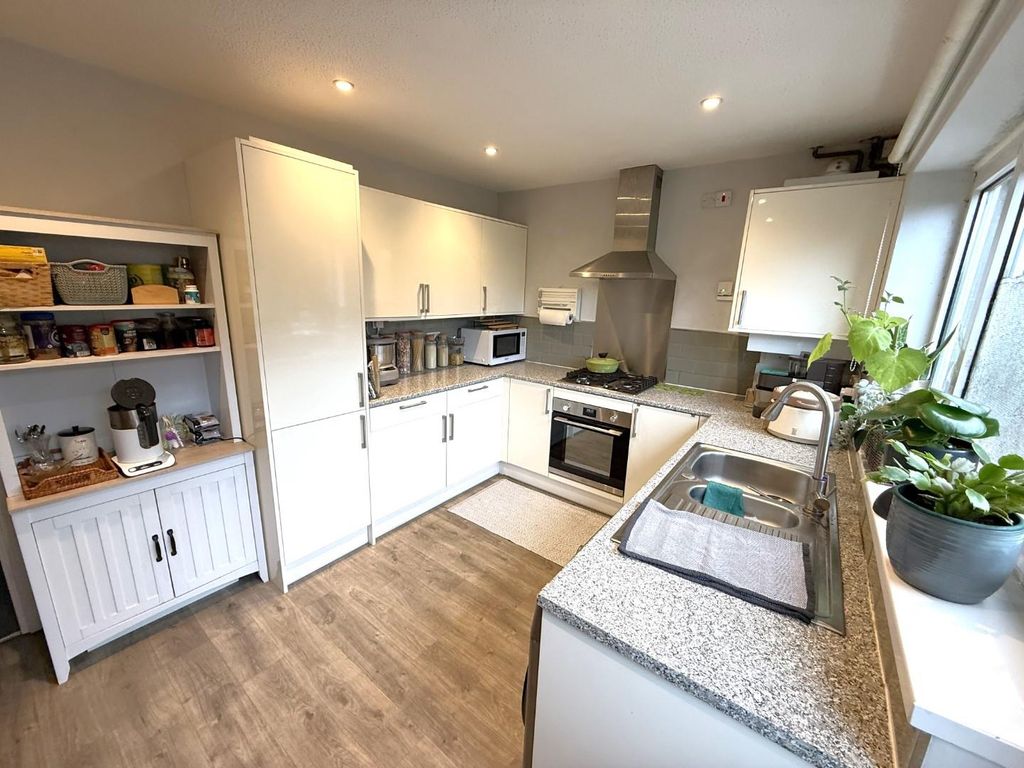 Property photo 3 of 9 Kitchen.Jpeg