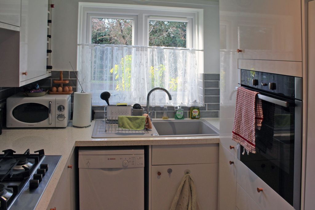 Property photo 3 of 9 Photo 6