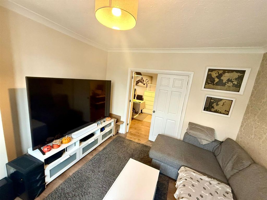 Property photo 2 of 13 Photo-2025-10-30-21-25-05 2.Jpg