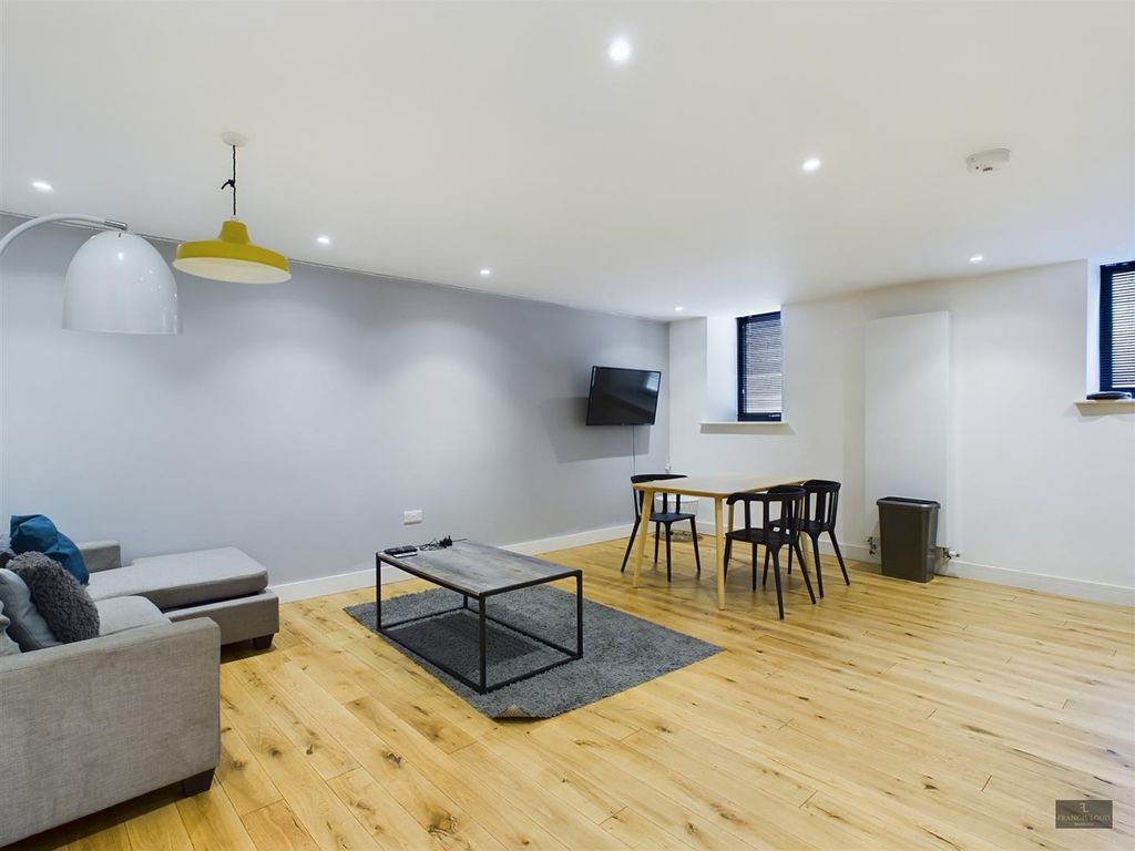 Property photo 2 of 11 Cam02887G0-Pr0010-Still008.Jpg