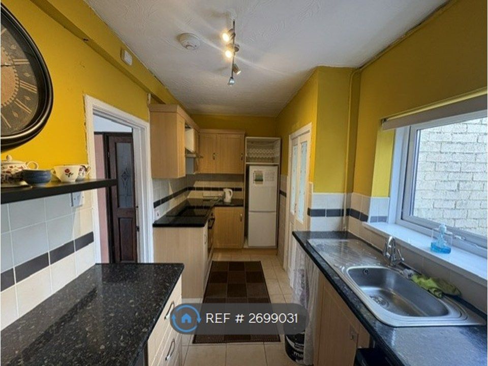 Property photo 3 of 9 Kitchen