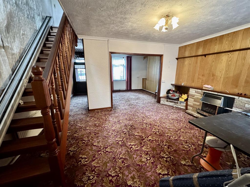 Property photo 2 of 13 Lounge