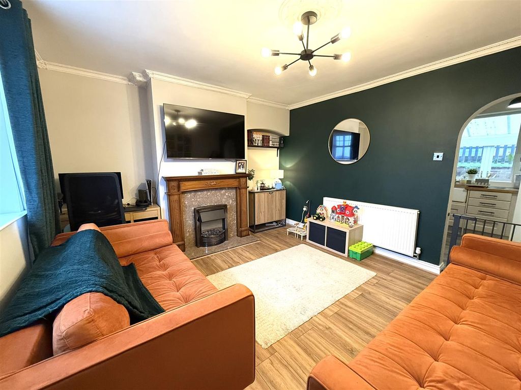 Property photo 2 of 10 16 Pvt Lounge.Jpeg