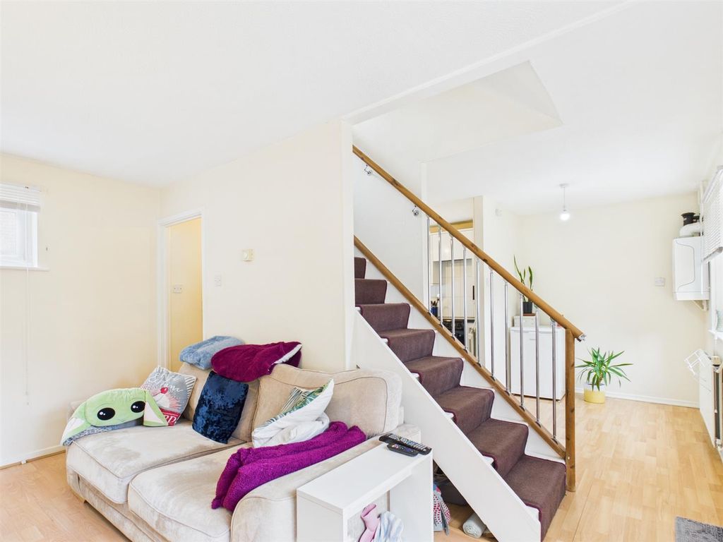 Property photo 2 of 13 Lounge