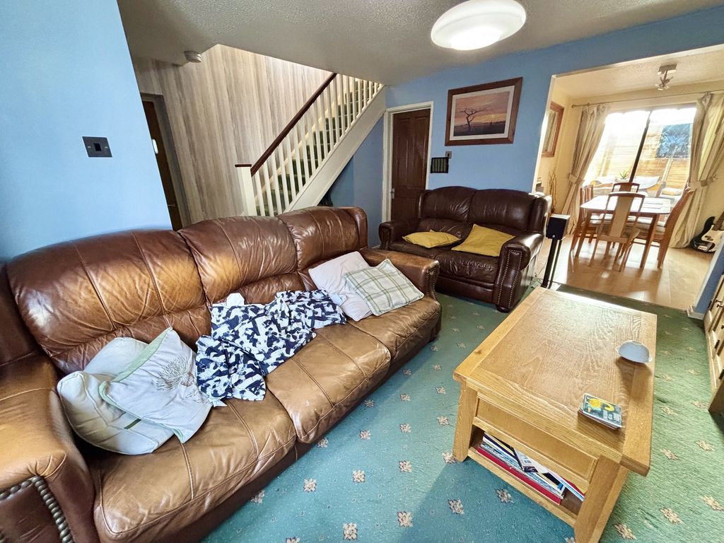 Property photo 3 of 14 Lounge