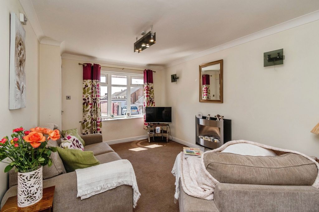 Property photo 2 of 20 Pbox-Img.Jpg