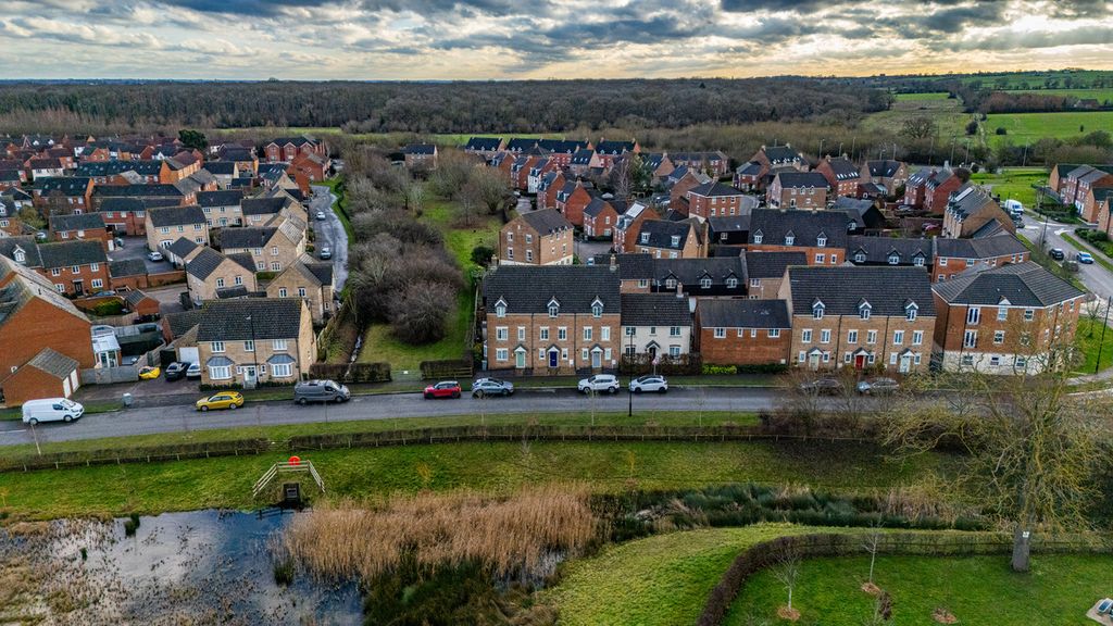 Property photo 2 of 25