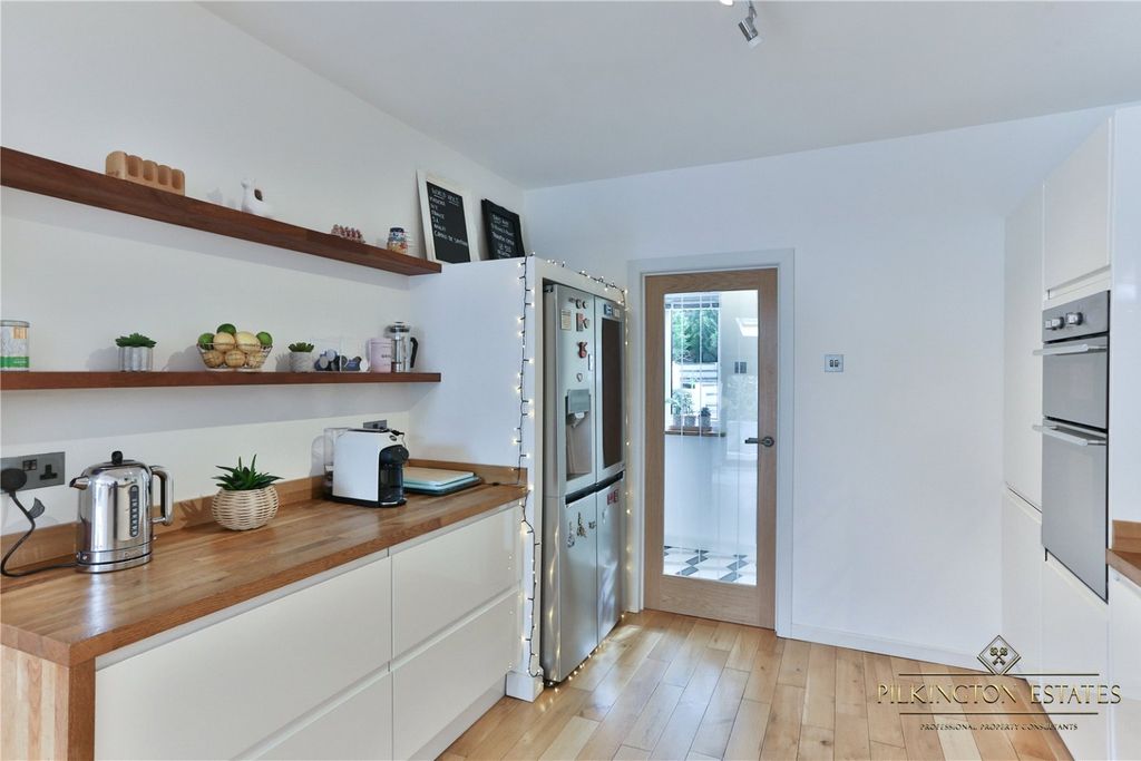 Property photo 3 of 21 4272523