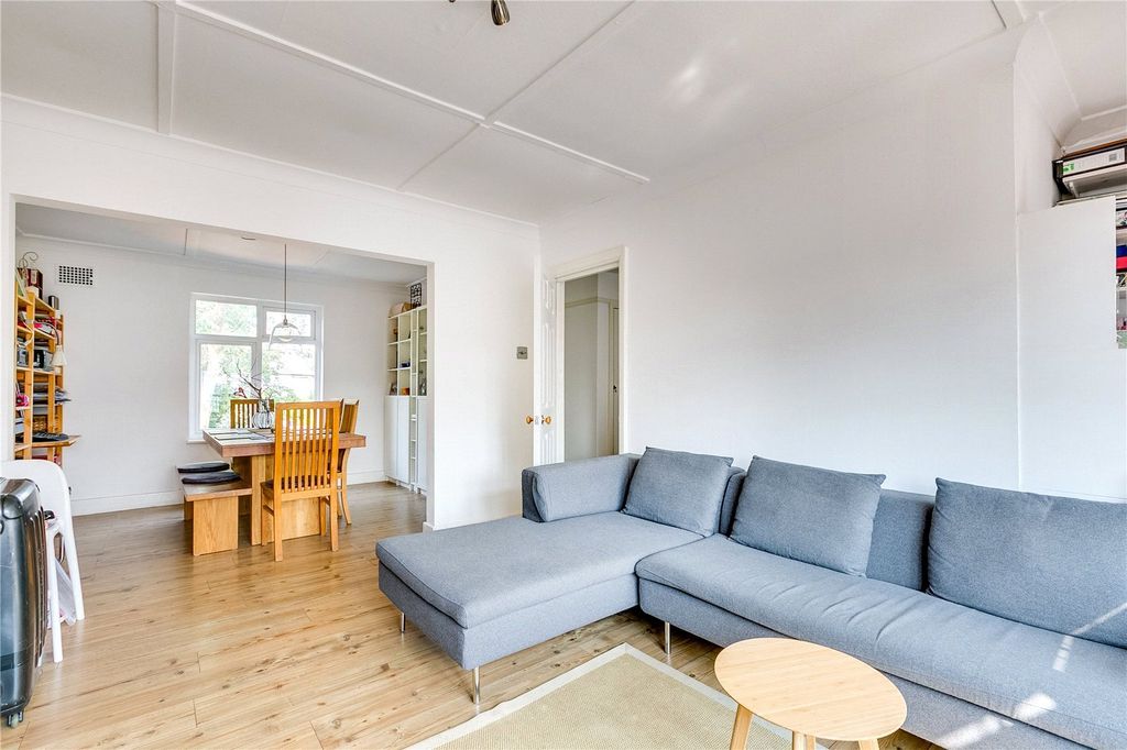 Property photo 3 of 11