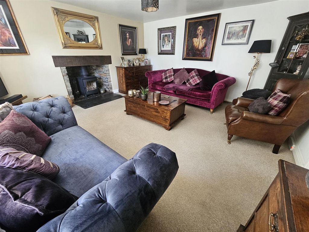 Property photo 2 of 28 Sitting Room.Jpg