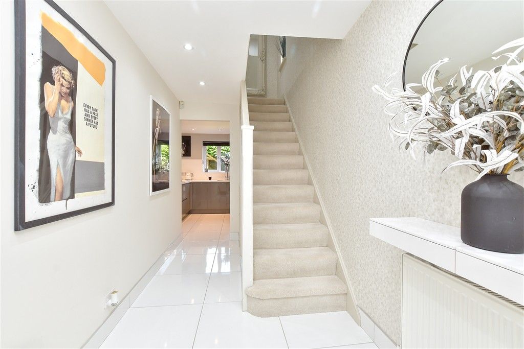 Property photo 2 of 17 Entrance Hall