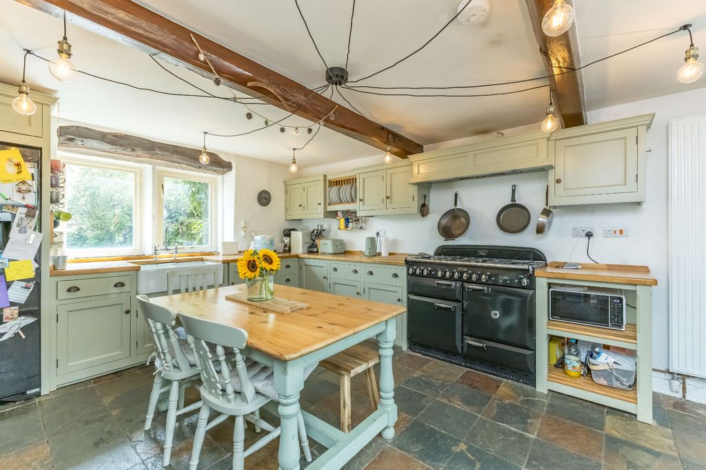 Property photo 3 of 34 Dining Kitchen