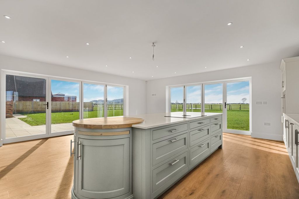 Property photo 2 of 25