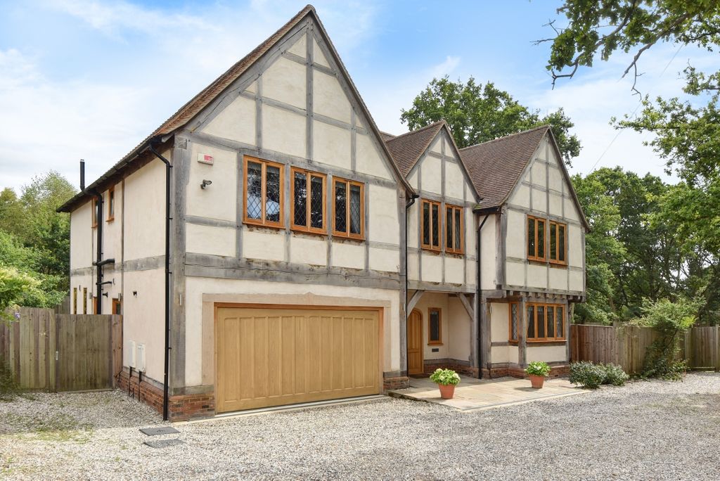 Property photo 1 of 18 Trumpsgreen Road