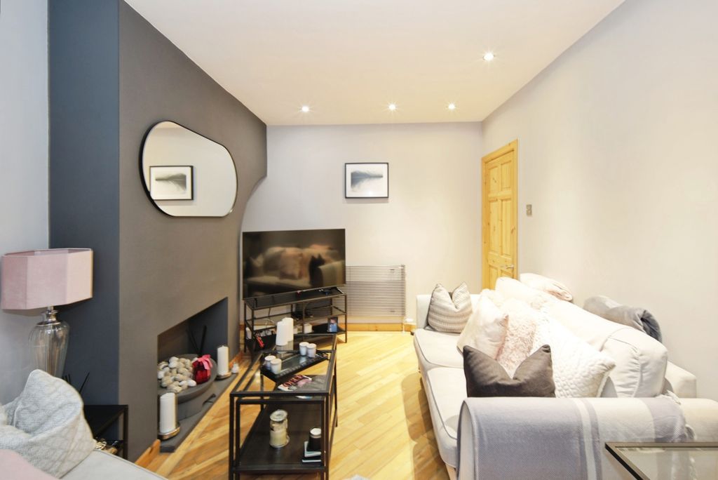 Property photo 3 of 18 Pbox-Img.Jpg