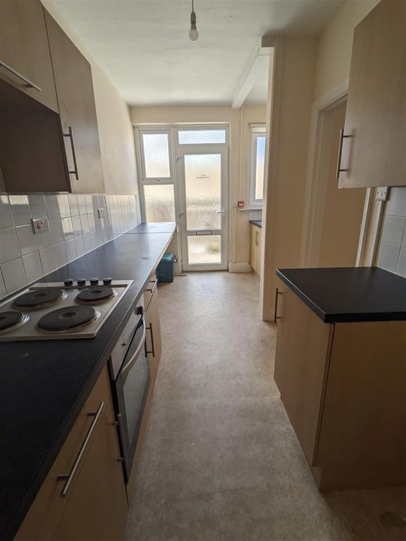 Property photo 1 of 11 Kitchen (4).Jpg