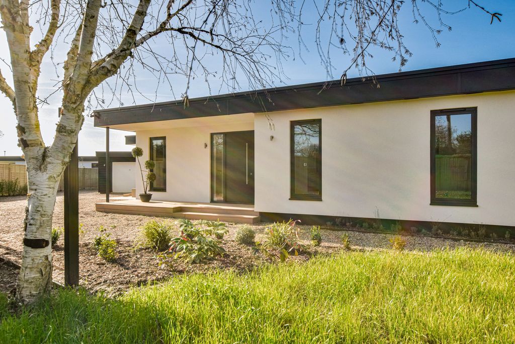 Property photo 1 of 40 Dsc_0463-Dsc_0465