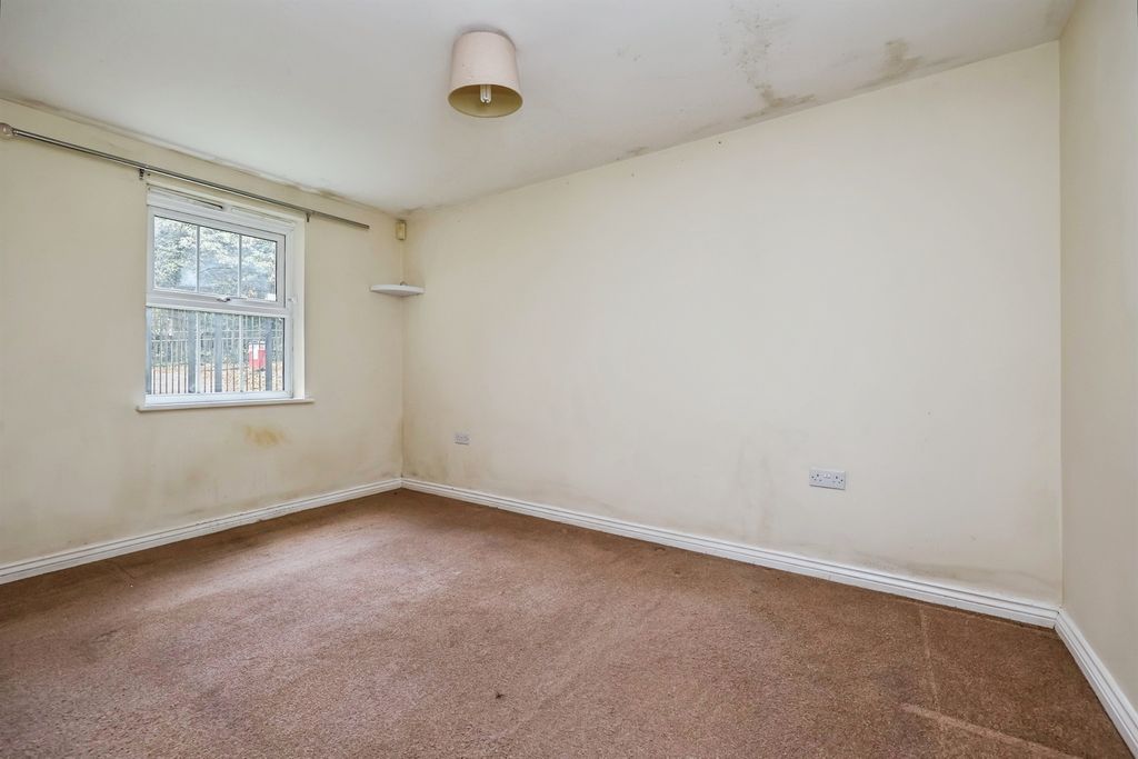 Additional image 10 of 2 bed flat for salePalmerston Road, Ilkeston DE7