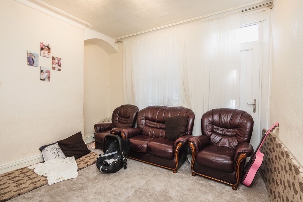 Property photo 2 of 32