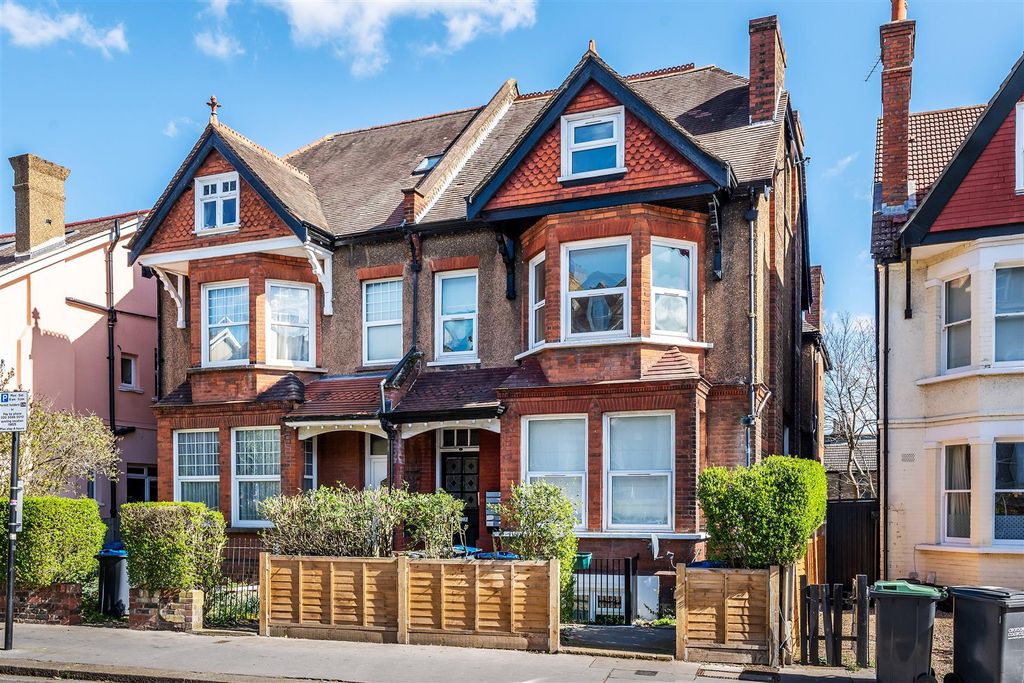 Property photo 2 of 25 Top-Floor-Flat-16-Upper-Grove-2.Jpg