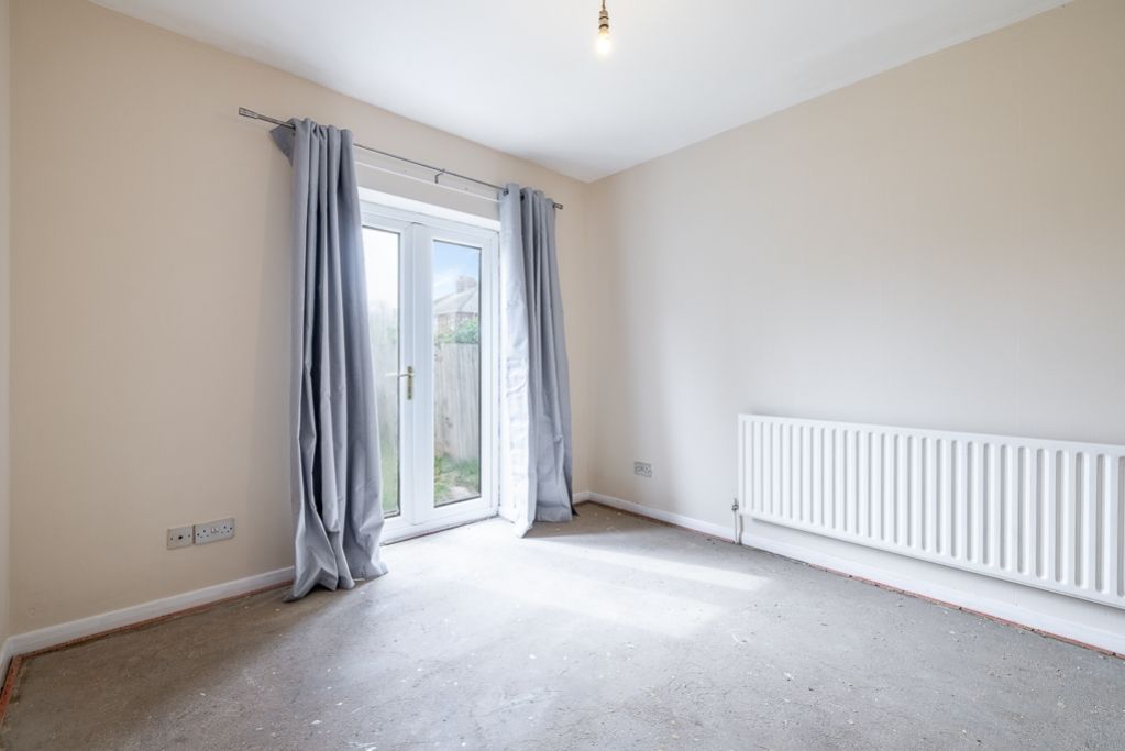 Property photo 3 of 16 4 Hessle Court (Boston)-12