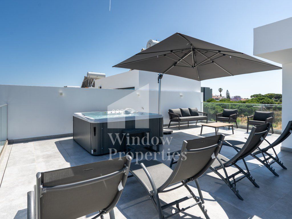 Property photo 1 of 52 Exclusive 4-Bedroom Villa With Swimming Pool, Private Cinema And Rooftop Jacuzzi In Gambelas, Faro