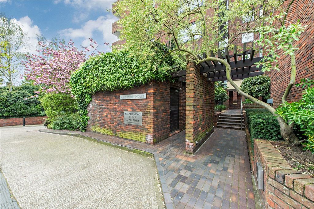 Property photo 1 of 8 Entrance