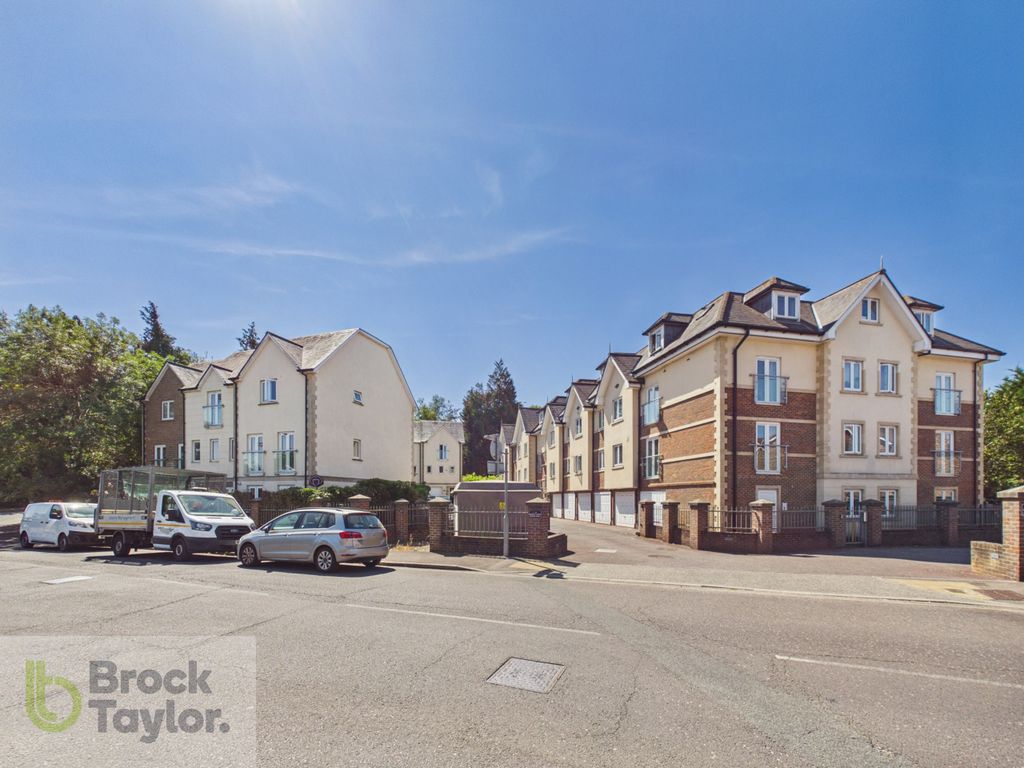 2 bed flat for saleRegency Mews, Queens Road, Haywards Heath RH16