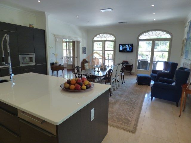 Property photo 2 of 16 Villa