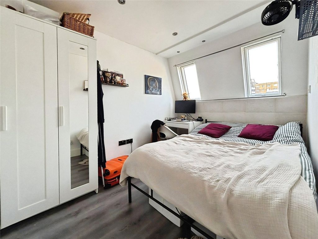 Property photo 3 of 6 Bedroom