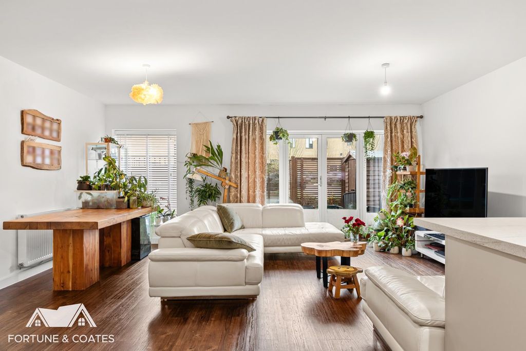 Property photo 3 of 22 Northsquare_14.Jpg