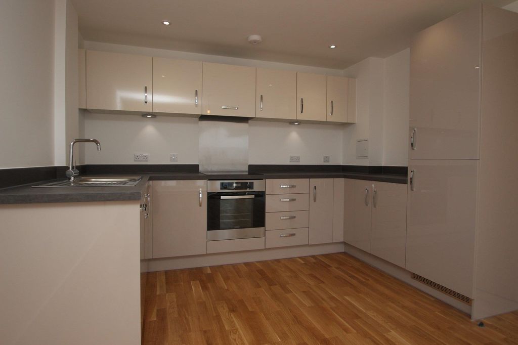 Property photo 2 of 6 Kitchen