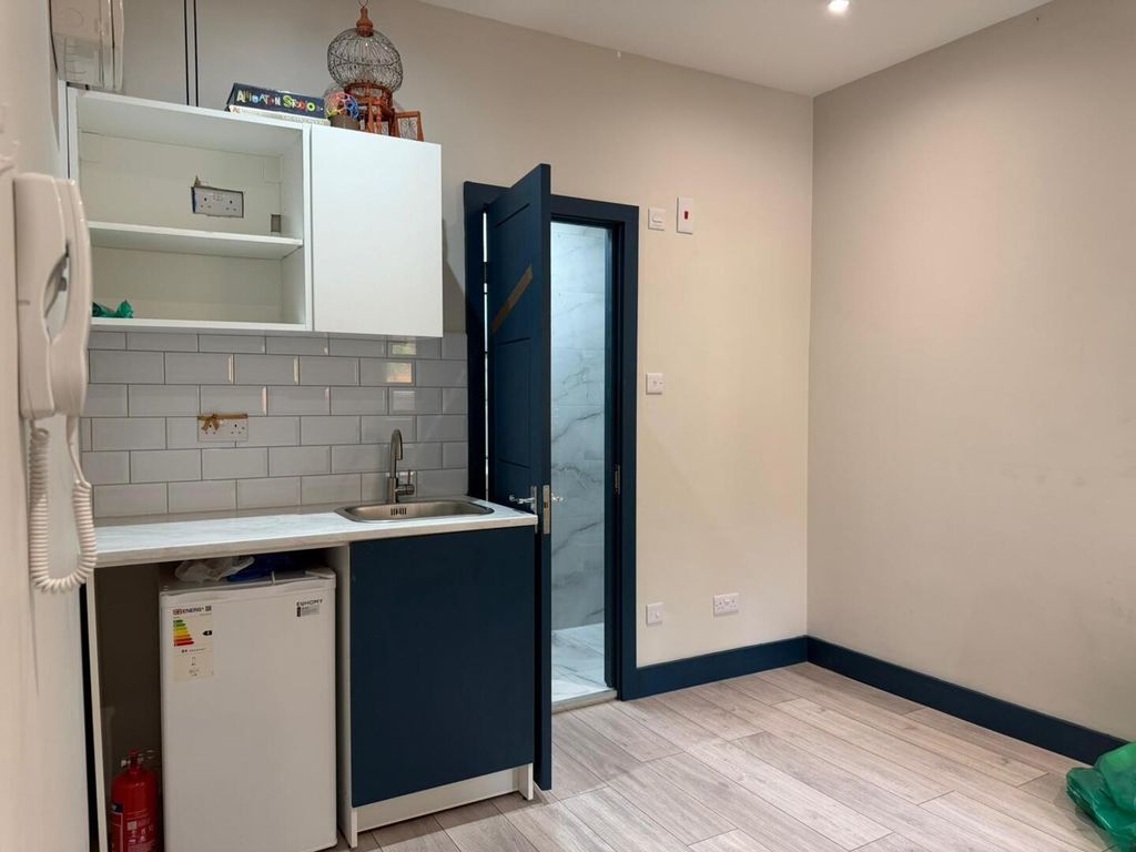 Property photo 1 of 10 Kitchen