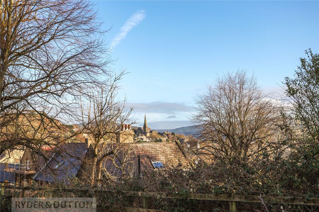 Property photo 2 of 14 Front Aspect