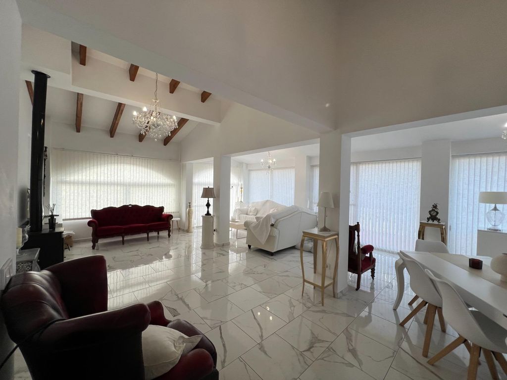 Property photo 3 of 46