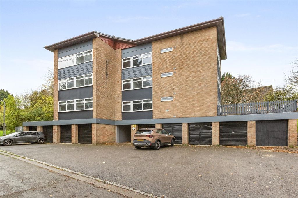 Property photo 1 of 7 Front Aspect