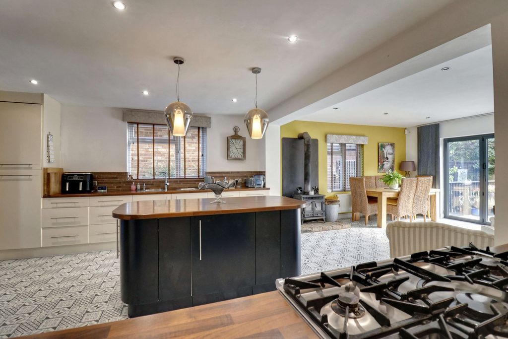 Property photo 3 of 22