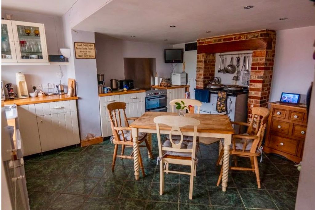 Property photo 3 of 18 Kitchen / Breakfast Room